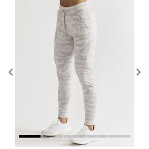 Alphalete Silver Camo Joggers Large